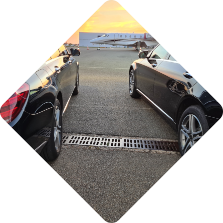 VIP Chauffeur Services Όχημα με οδηγό που προσφέρει διακριτικές και πολυτελείς υπηρεσίες VIP μετακίνησης